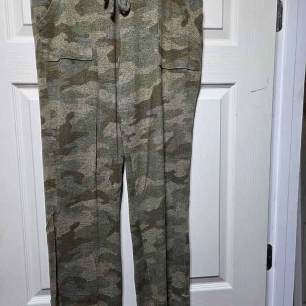 SO womens Large The Lounge Life Sweatpants Camo see pics for details